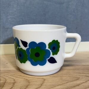 Vintage Arcopal Lotus Cup : French Milk Glass, 1970s